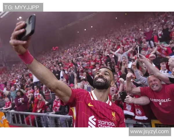 曼联顽强追平热刺球员们兴奋庆祝精彩瞬间回顾